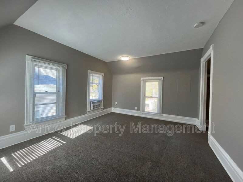 3424 S St #2 - Photo 5 of 11