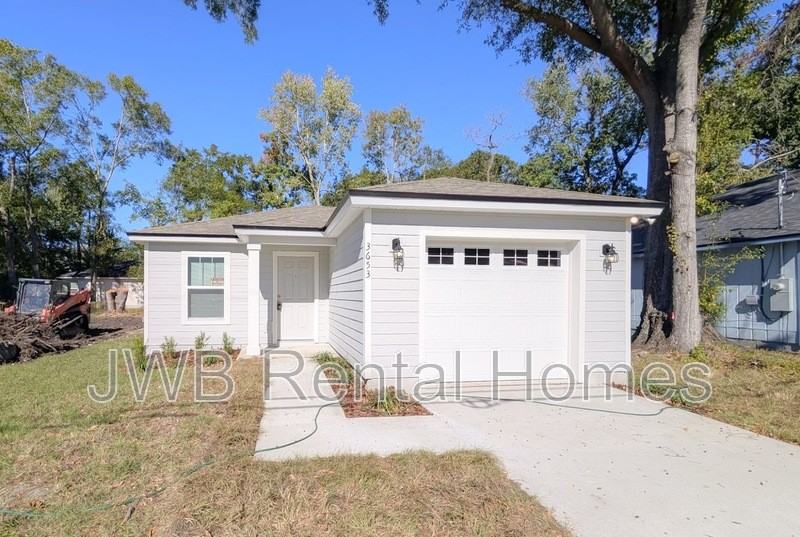 3653 Dignan St - Photo 2 of 15