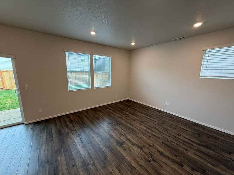 4833 Thyme Ave Ne - Photo 3 of 22