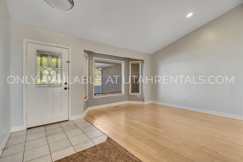 8913 N Pine Hollow Dr - Photo 6 of 50