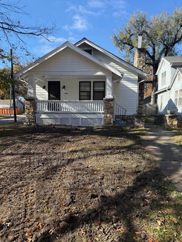 1241 Southwest Macvicar Avenue - Photo 2 of 9