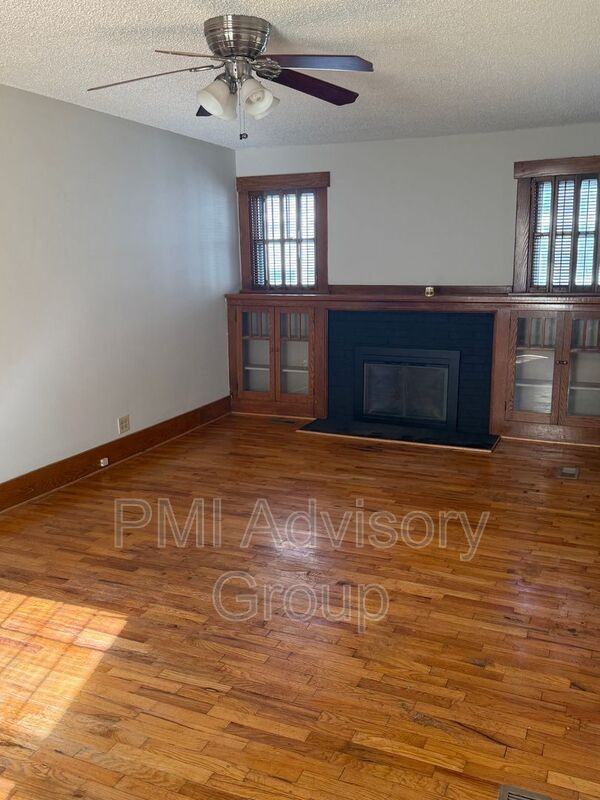 1241 Southwest Macvicar Avenue - Photo 3 of 9