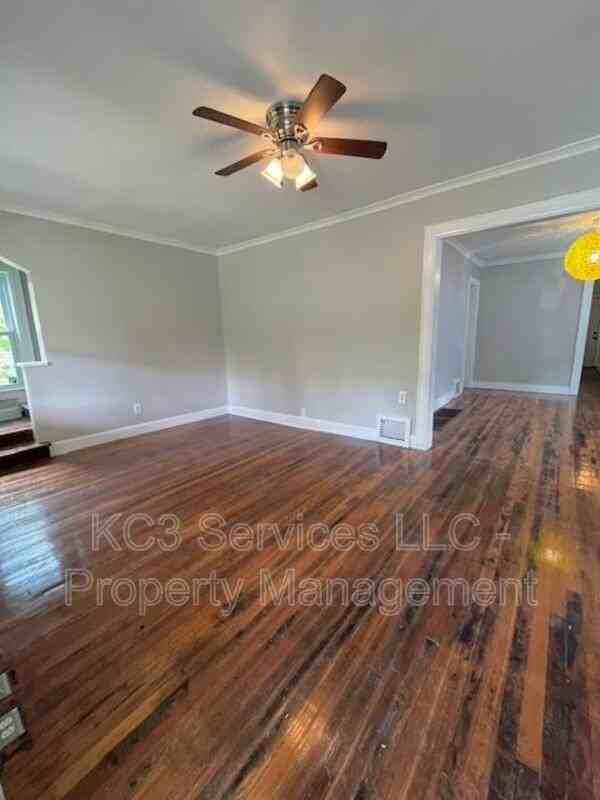 5842 Euclid Ave - Photo 3 of 24