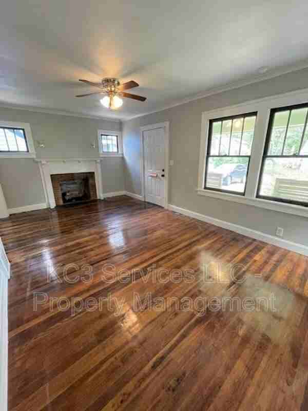 5842 Euclid Ave - Photo 5 of 24