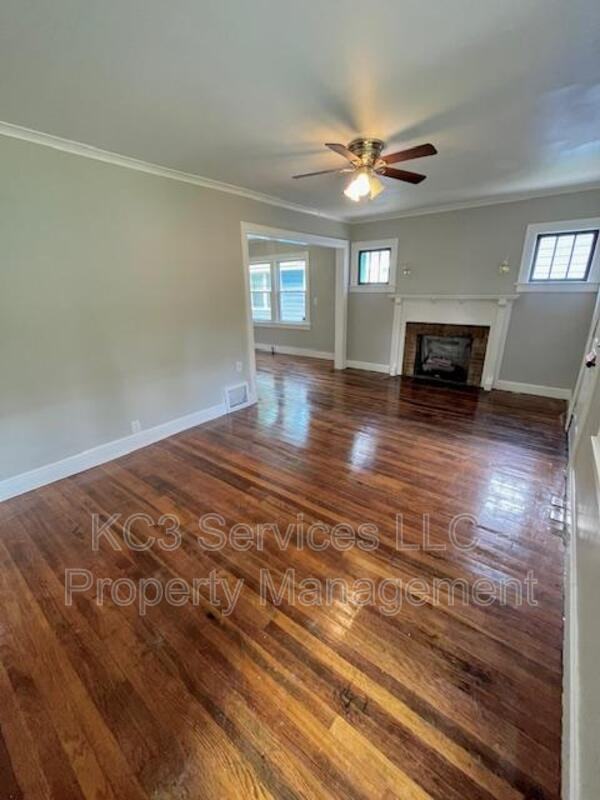 5842 Euclid Ave - Photo 6 of 24