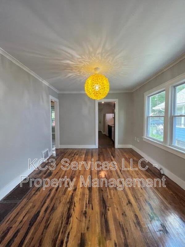 5842 Euclid Ave - Photo 7 of 24