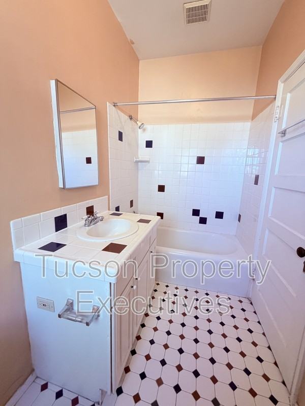 1222 N Olsen Ave - Photo 7 of 24