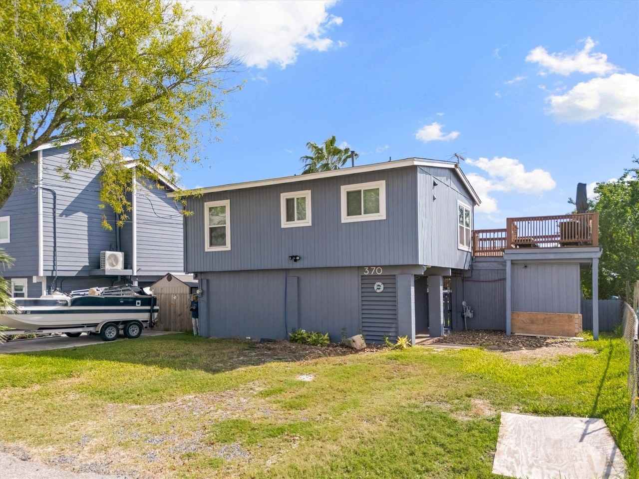 370 Ling St - Photo 3 of 37