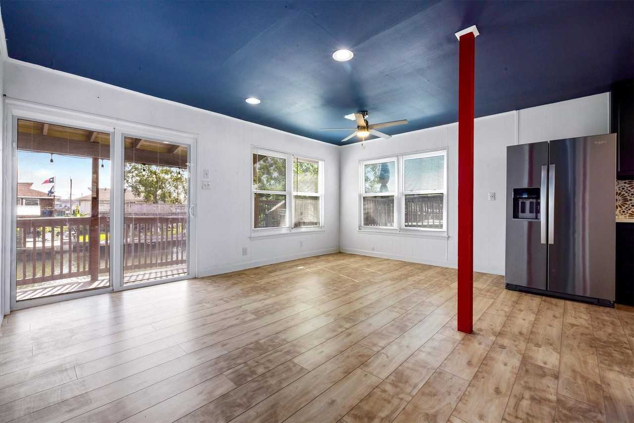 370 Ling St - Photo 6 of 37