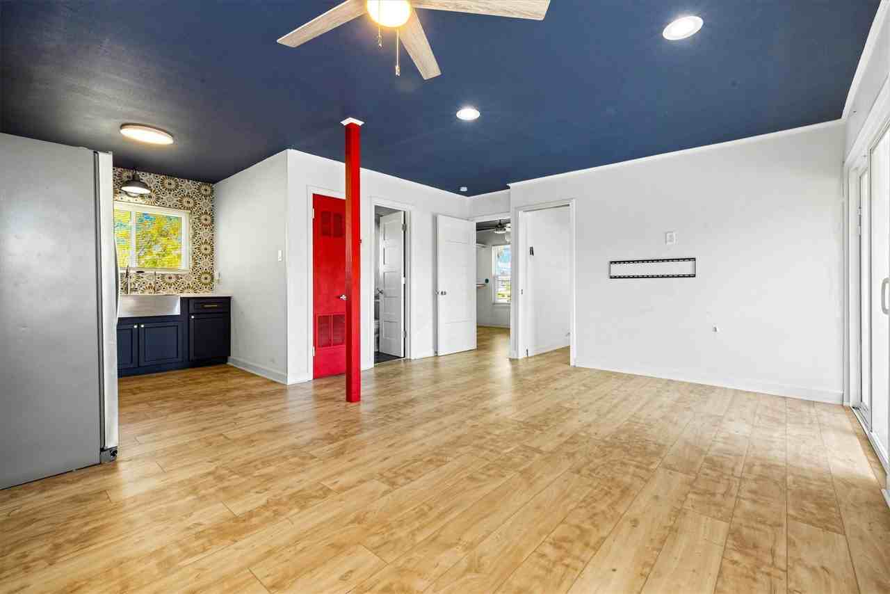 370 Ling St - Photo 7 of 37