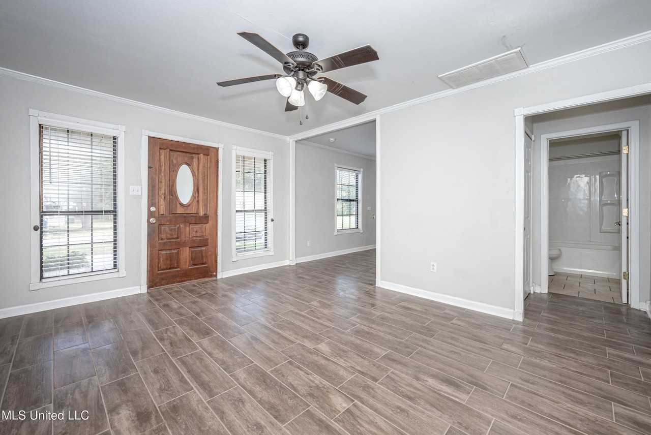 2303 12th St - Photo 3 of 40