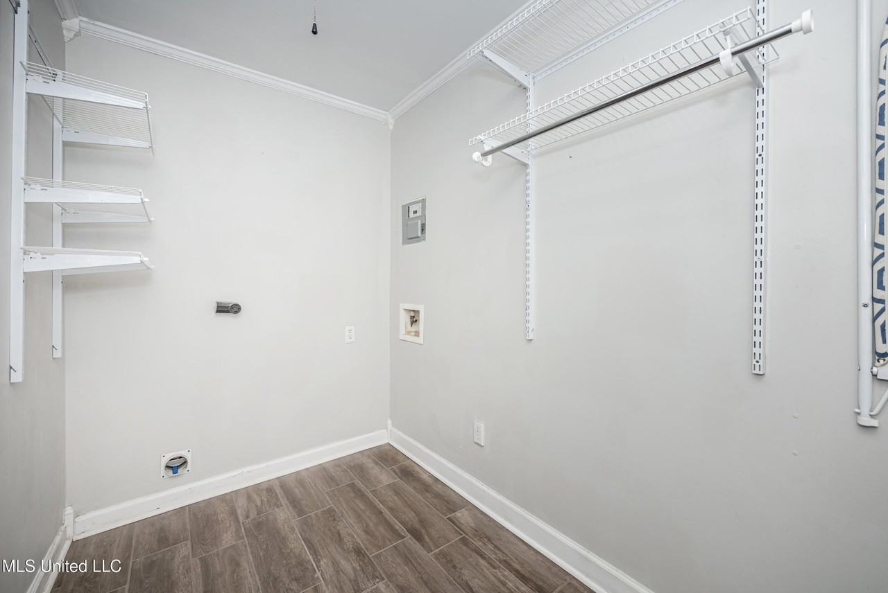 2303 12th St - Photo 4 of 40