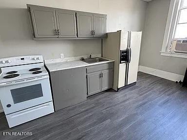 420 N Roane St - Photo 2 of 5