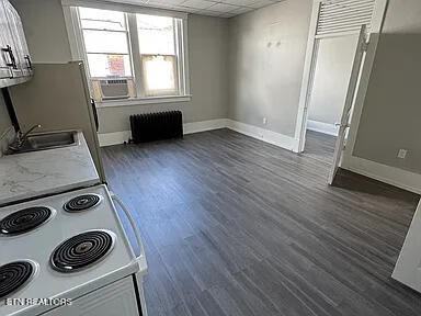 420 N Roane St - Photo 3 of 5