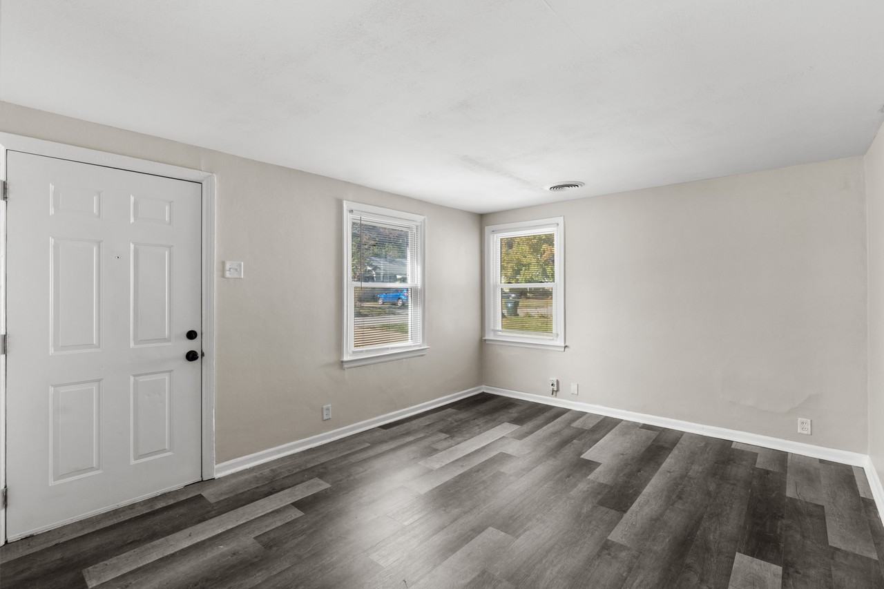 306 South Harvey Avenue - Photo 3 of 21