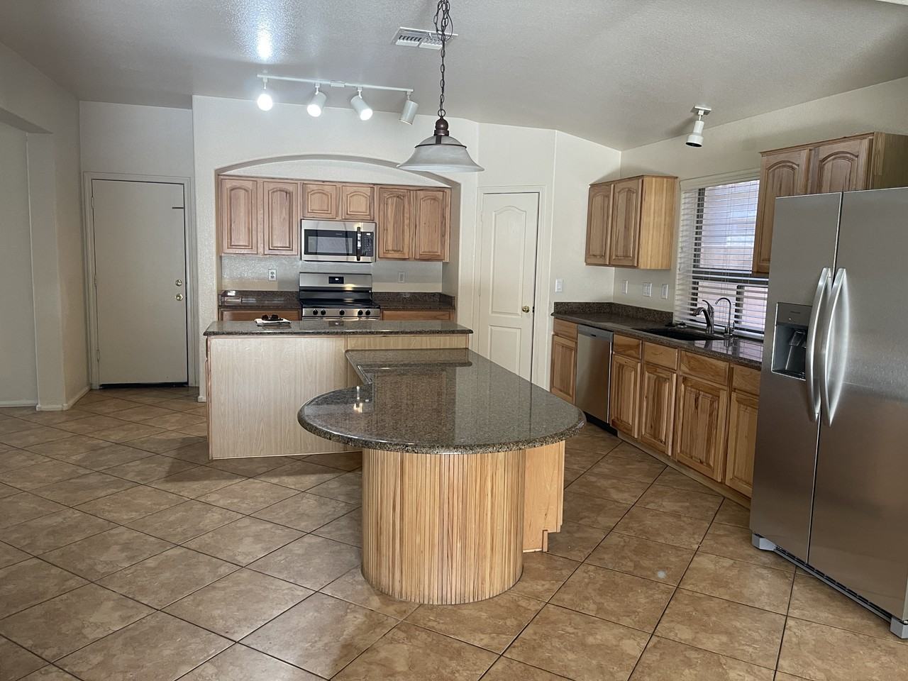 29062 N Mountain View Rd - Photo 3 of 15