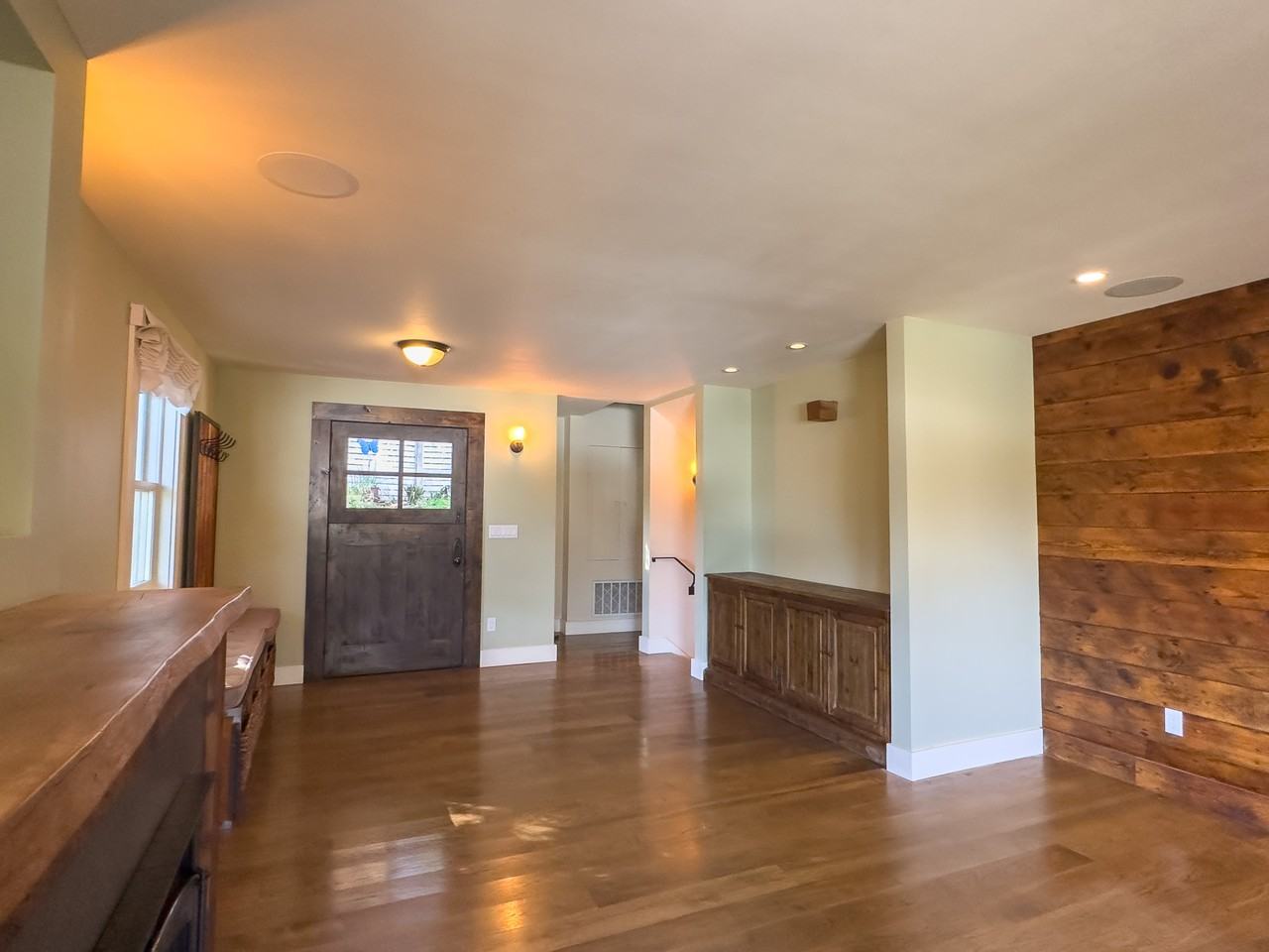 93 Fairview Plz - Photo 3 of 25