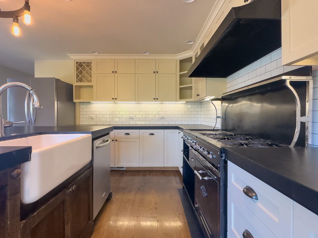 93 Fairview Plz - Photo 7 of 25