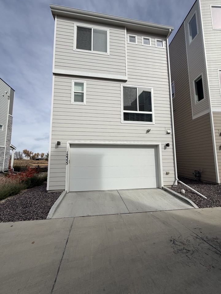 12355 Farmview Ln - Photo 2 of 31