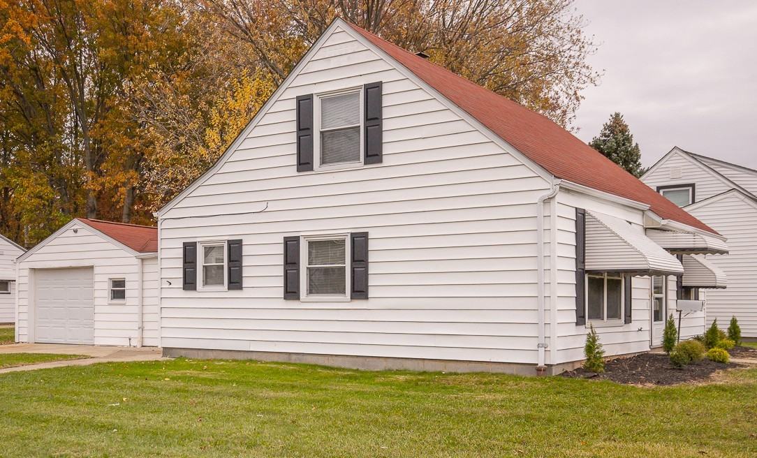 755 E 266th St - Photo 4 of 31