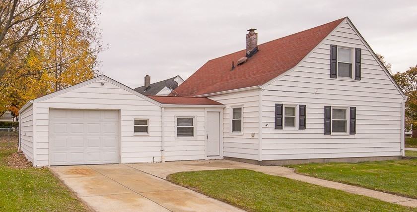 755 E 266th St - Photo 5 of 31