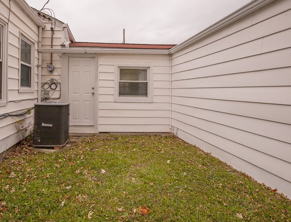 755 E 266th St - Photo 7 of 31