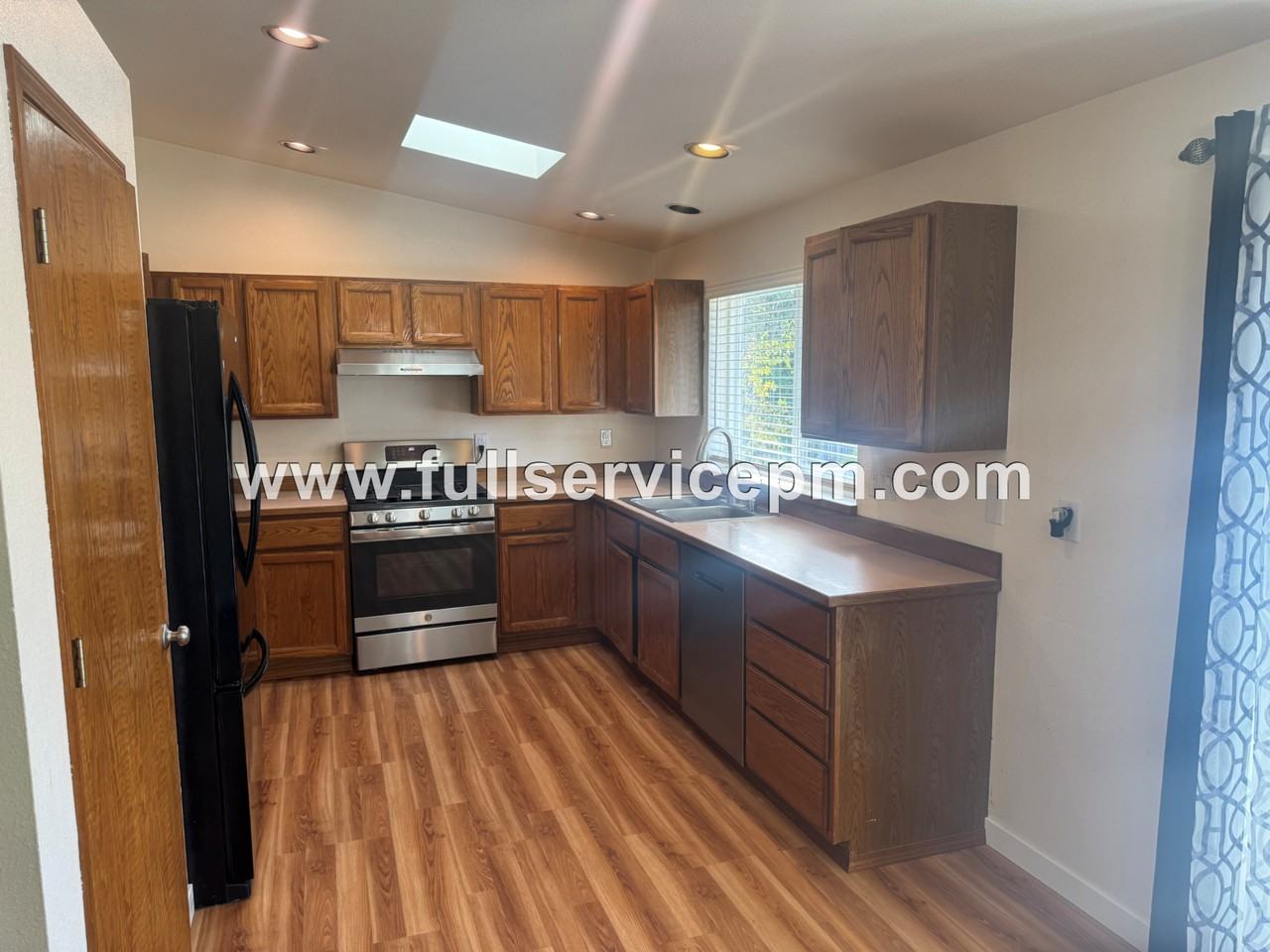 8014 Beverly Ln - Photo 6 of 46