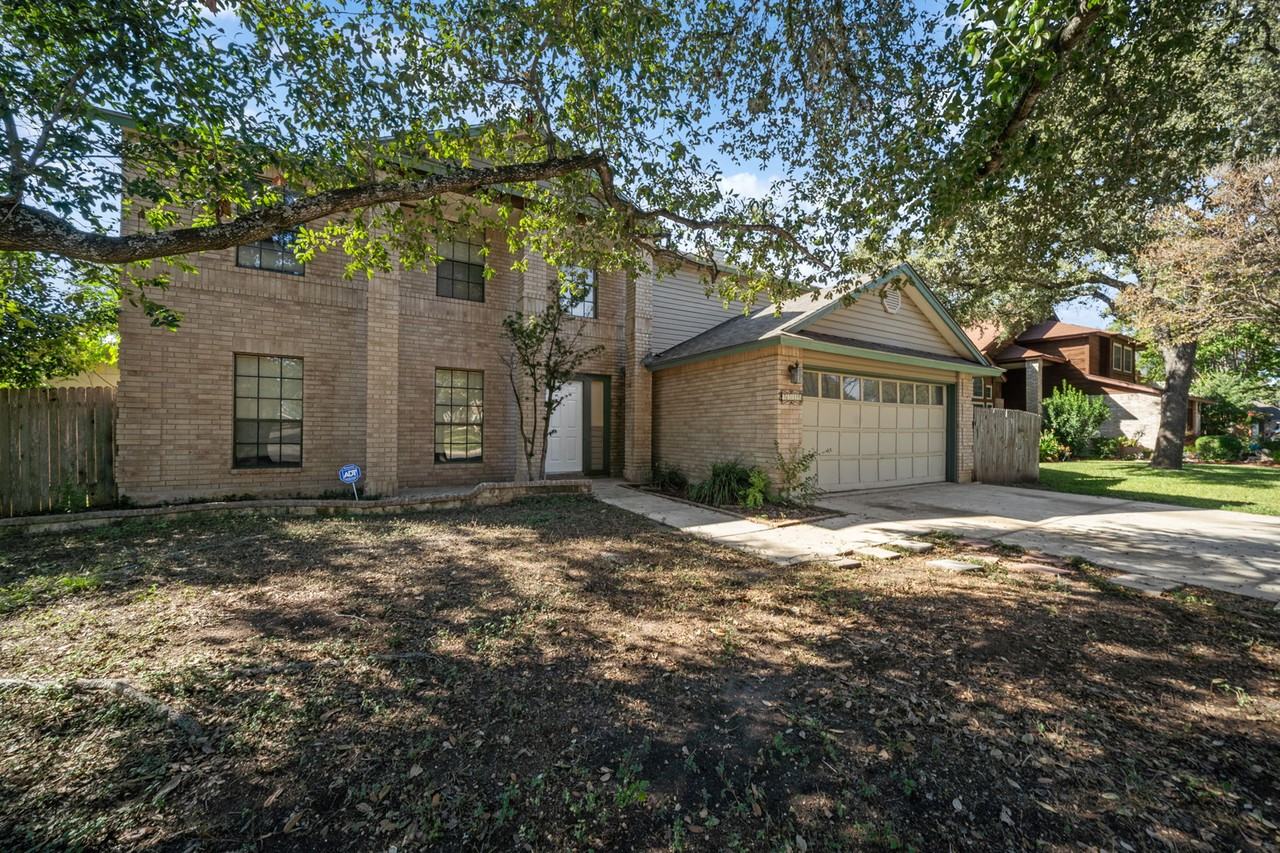 7315 Sidbury Cir - Photo 3 of 37