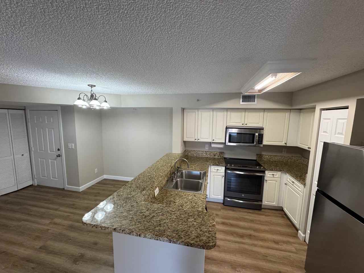 1250 Wildwood Lakes Blvd #101 - Photo 3 of 24