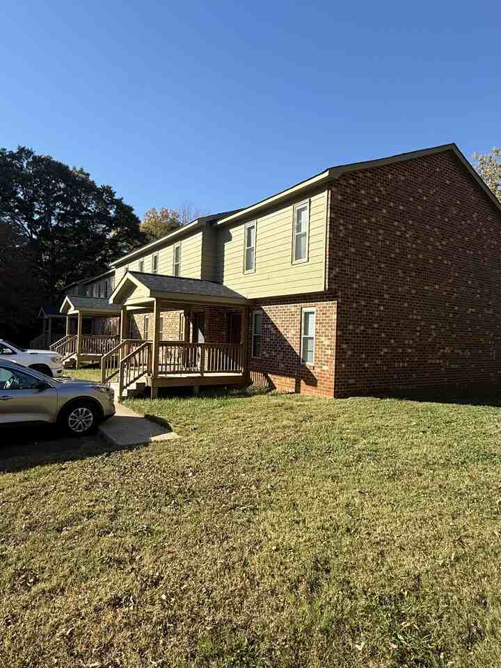 2406 2406 Mc Lean Street #5 - Photo 2 of 11