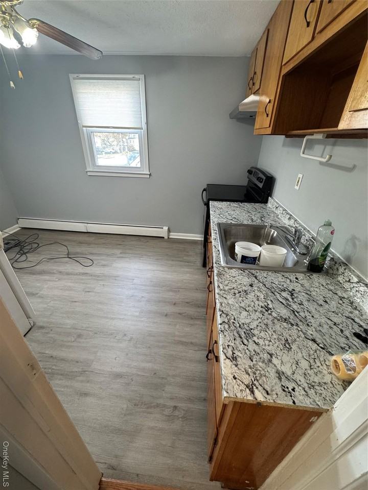 8 Elmira St - Photo 2 of 9