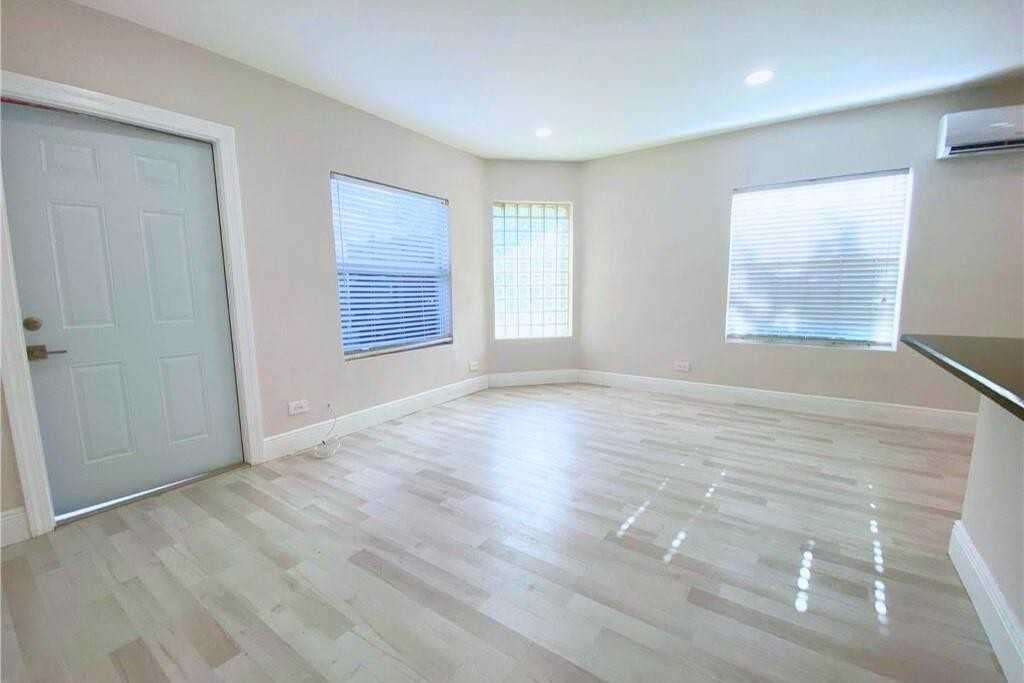 628 Northeast 8th Avenue - Photo 6 of 11