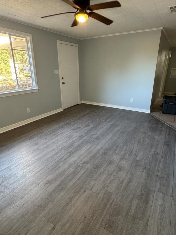 723 E Washington St - Photo 3 of 11