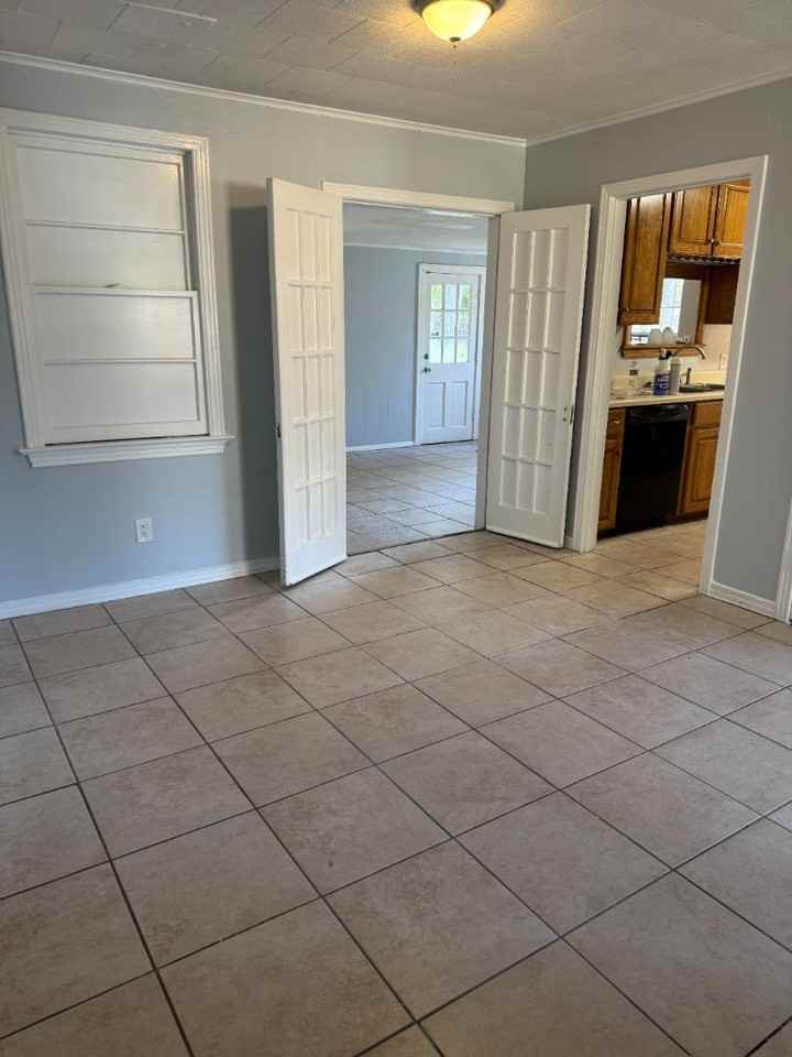 723 E Washington St - Photo 6 of 11