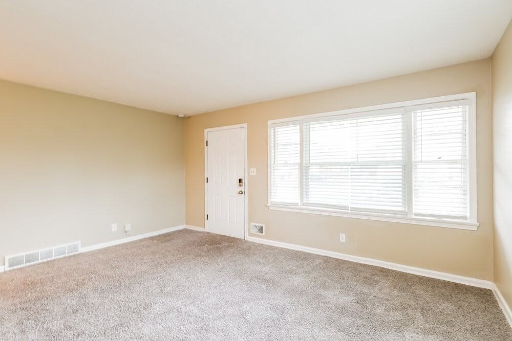 1123 Clay Ave - Photo 5 of 17