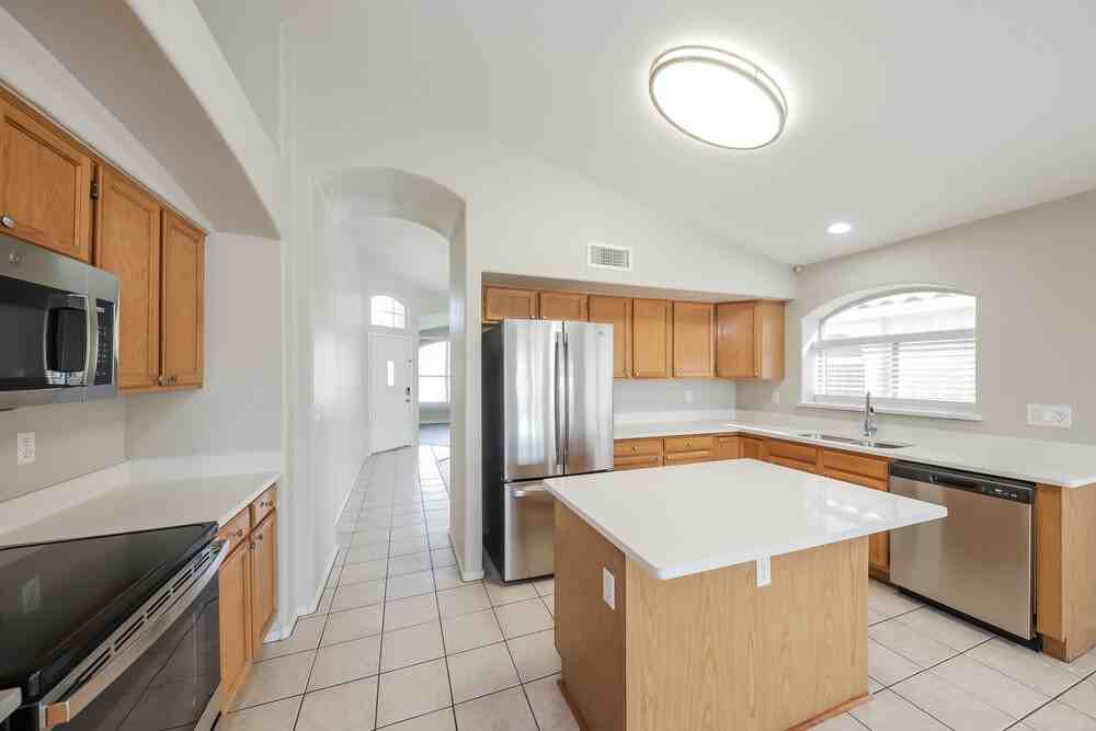 8977 W Tierra Buena Ln - Photo 5 of 16