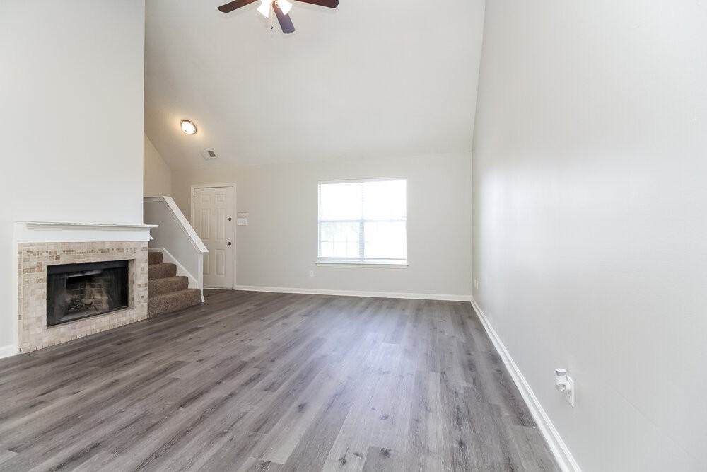 8432 Creek Front Dr - Photo 4 of 17