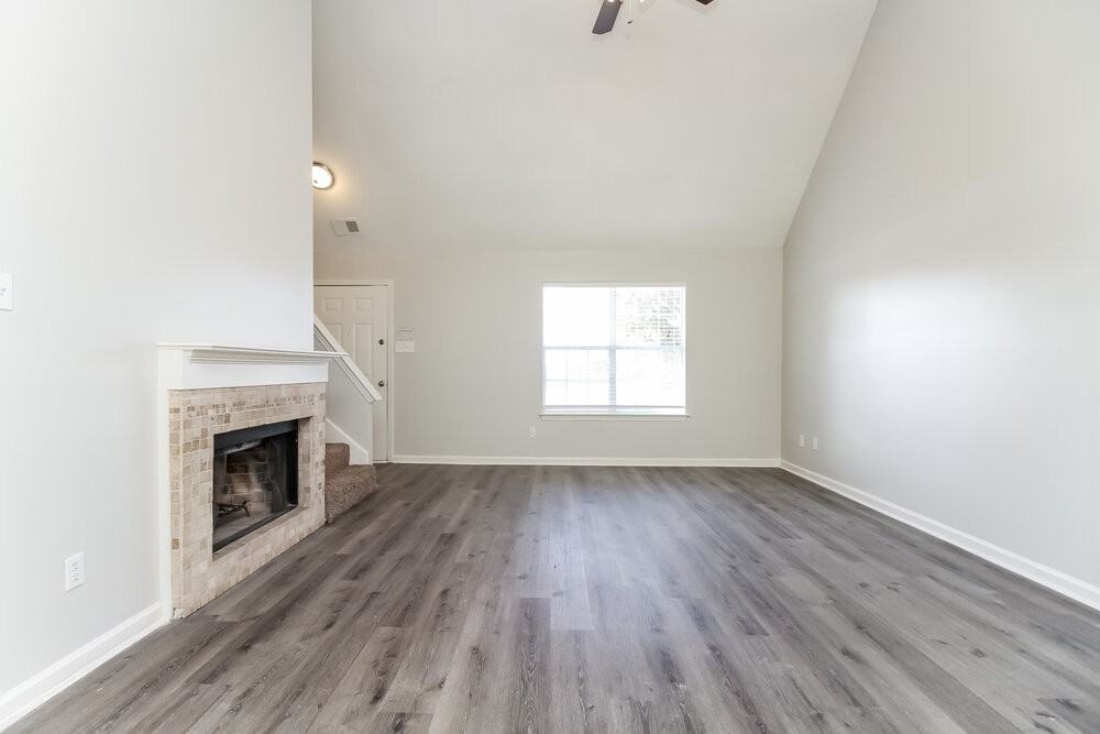 8432 Creek Front Dr - Photo 5 of 17