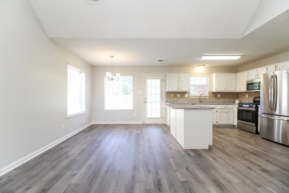 8432 Creek Front Dr - Photo 6 of 17