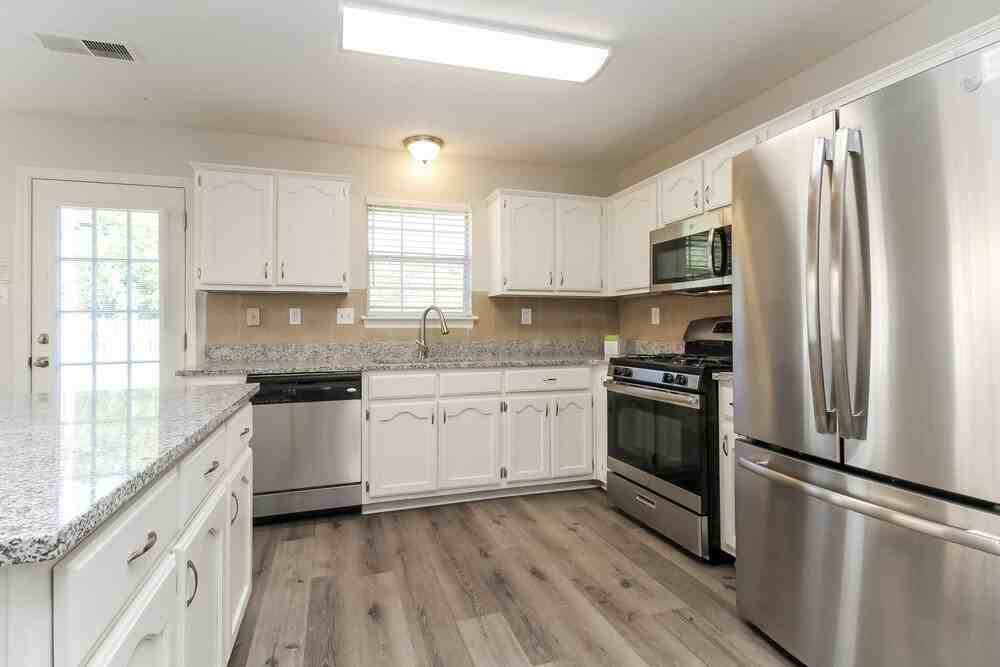 8432 Creek Front Dr - Photo 7 of 17