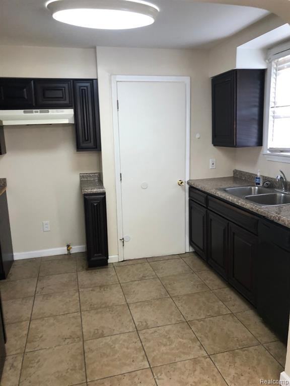 7535 Republic Ave - Photo 5 of 15