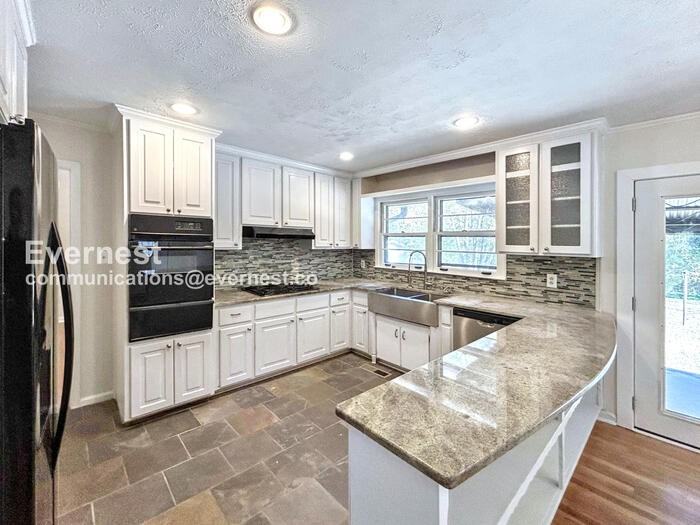 4542 Carter Rd - Photo 4 of 21