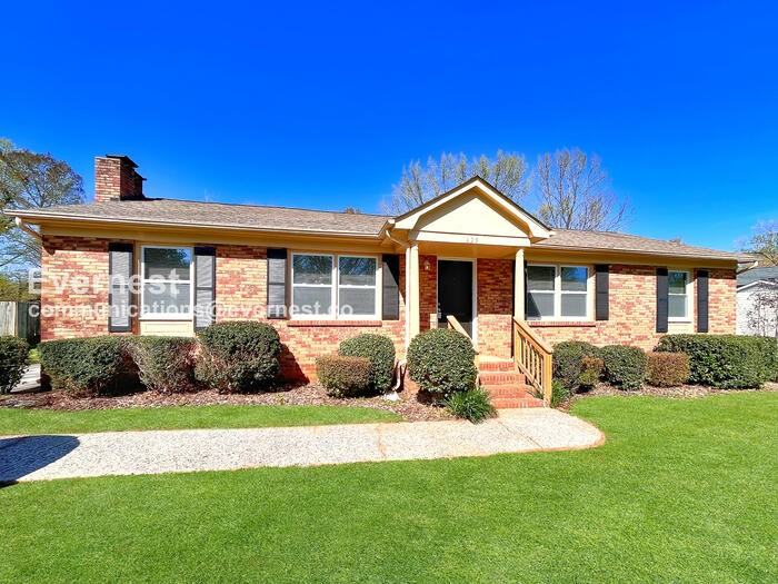 425 Shallowood Ln - Photo 2 of 21