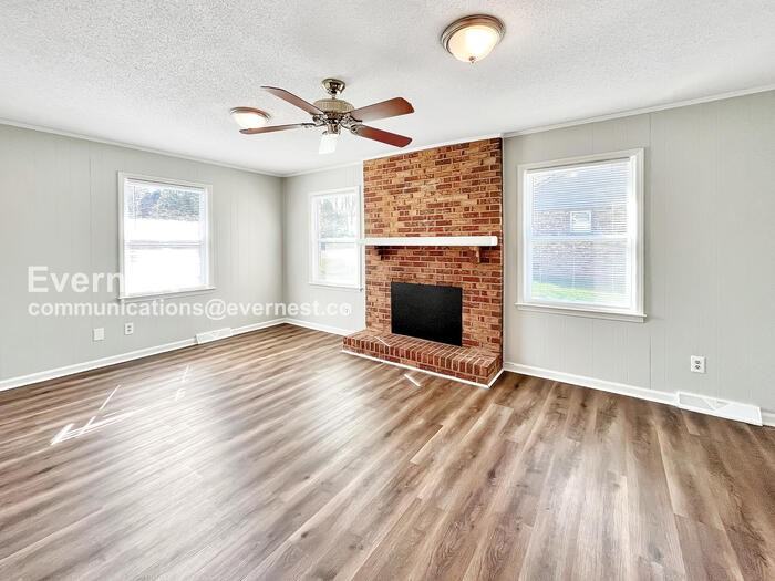 425 Shallowood Ln - Photo 5 of 21