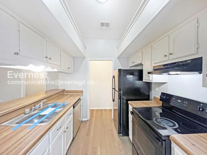 3575 Shadow Oaks Pkwy - Photo 3 of 19