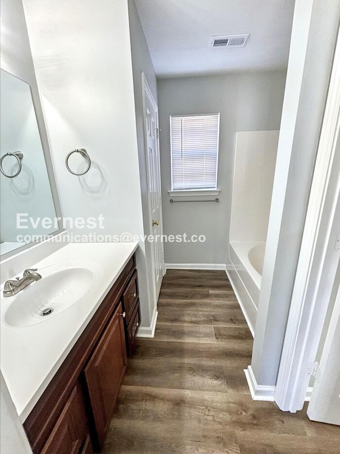 1014 Brianna Way - Photo 5 of 14