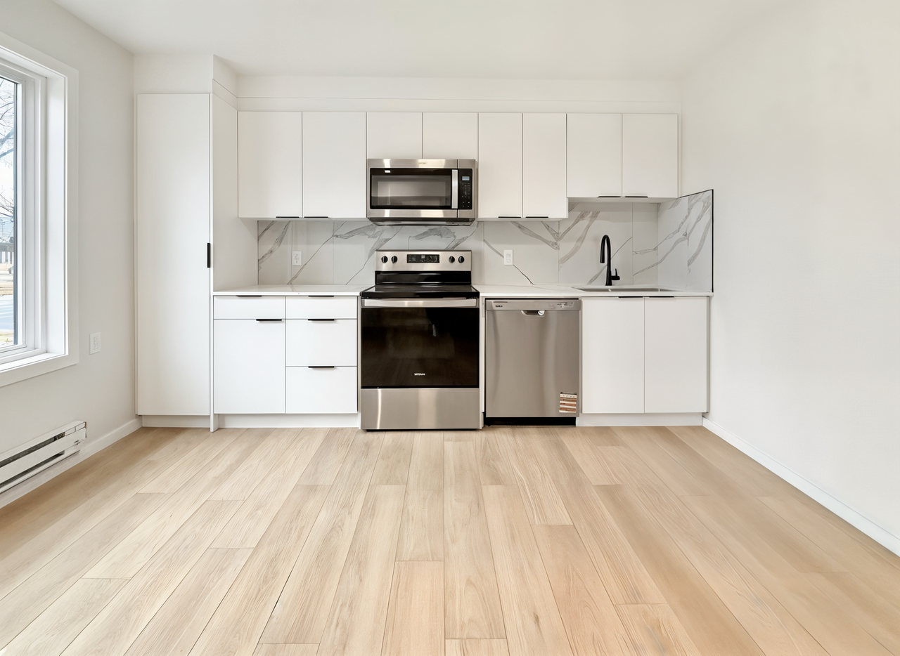 9307 123 Avenue NW, Edmonton - Photo 2 of 10