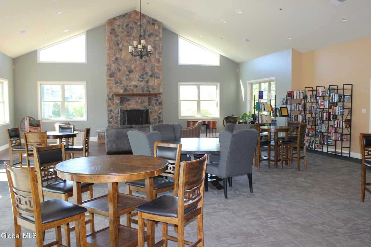 48 Bavarian Way Unit 55 #55 - Photo 4 of 33