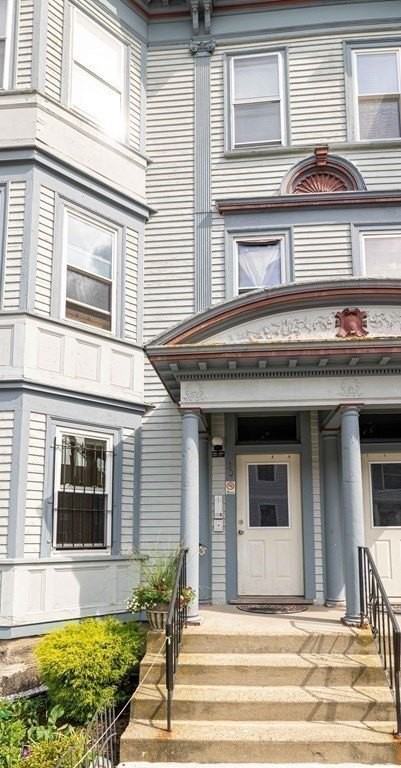 30 Hawthorne Street - Photo 2 of 14