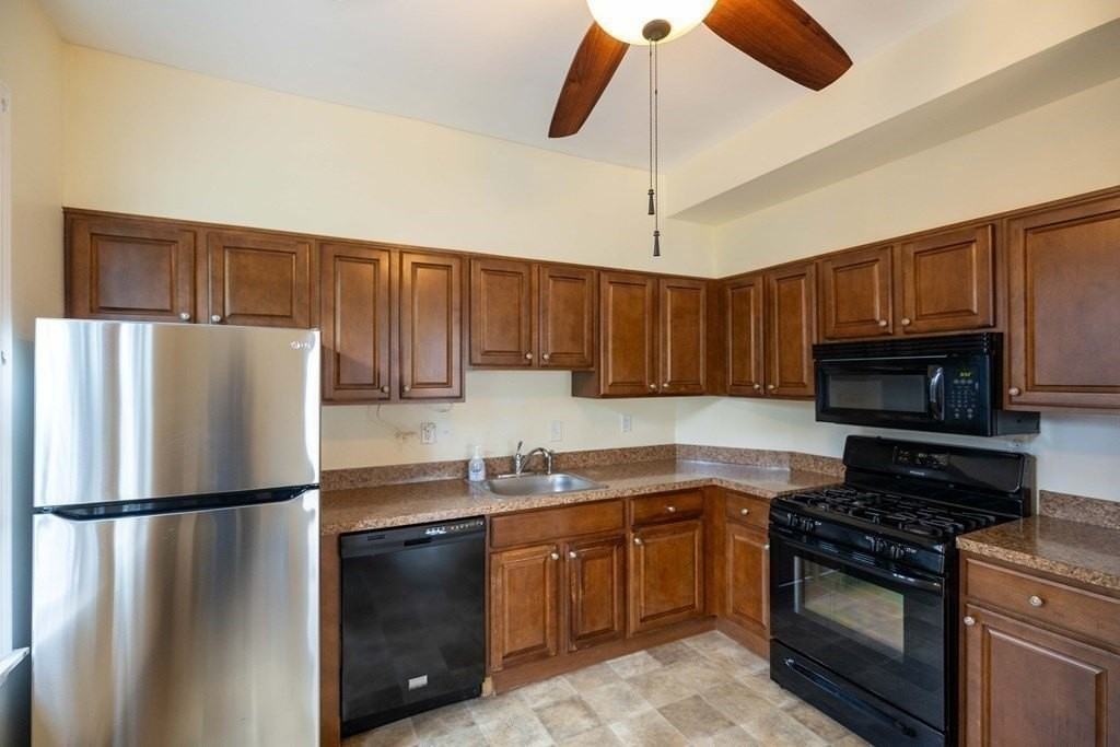 30 Hawthorne Street - Photo 4 of 14